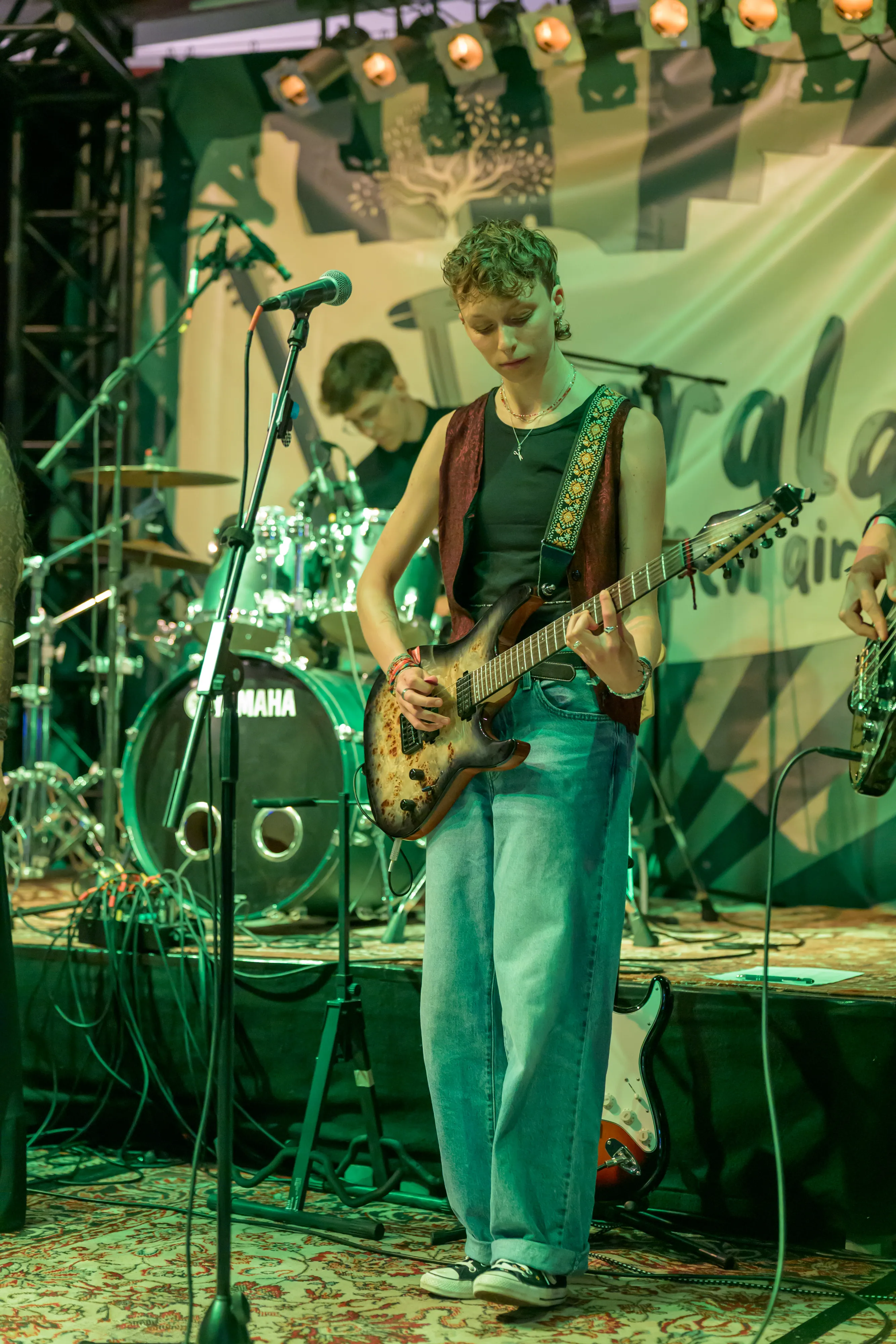 F009.webp